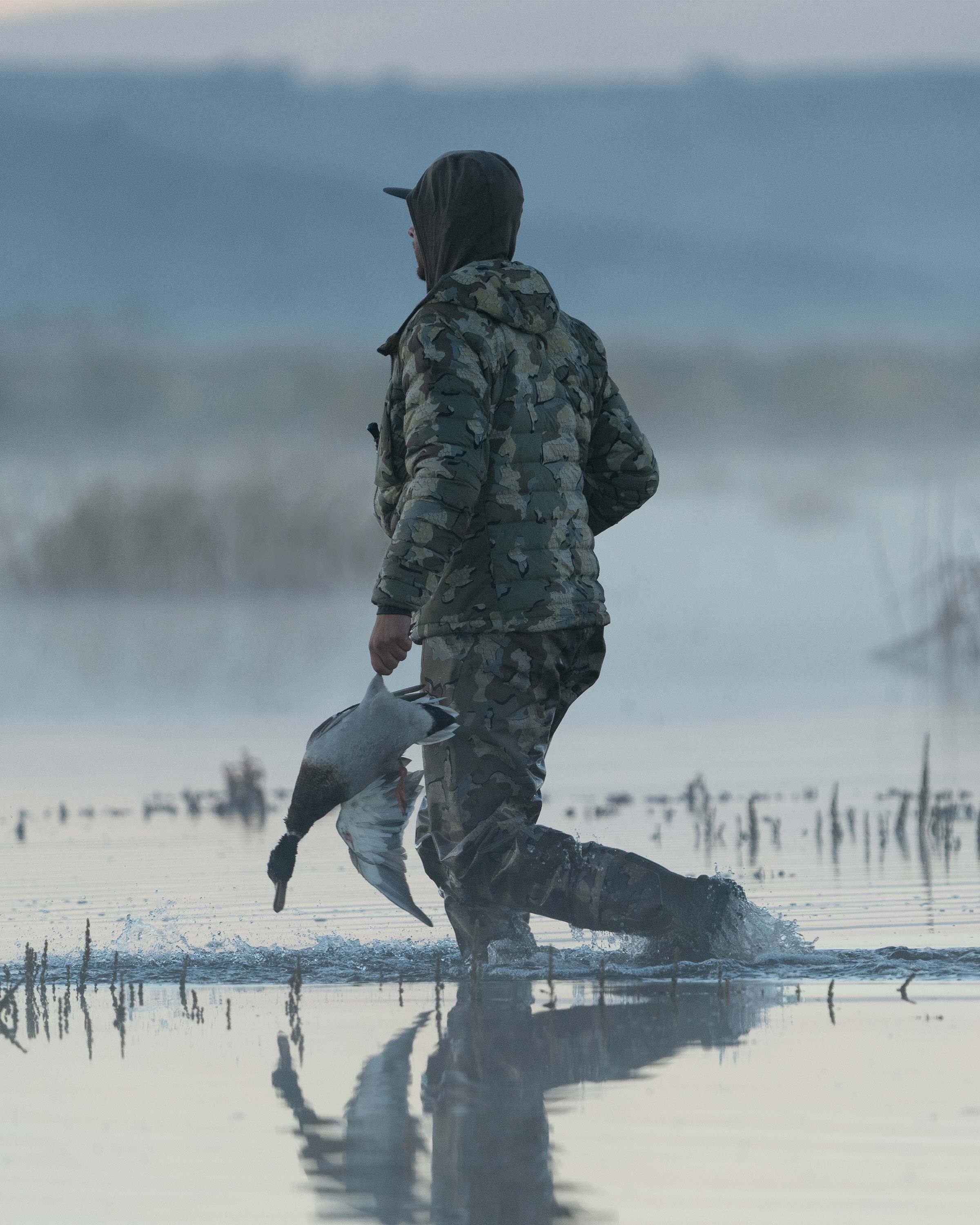 Outlet Flyway Insulated Hooded Jacket | Gunmetal - Image 12